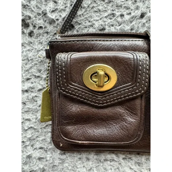 Vintage Coach Legacy Women's Double Turn Lock & Buckle Leather‎ Wristlet Brown